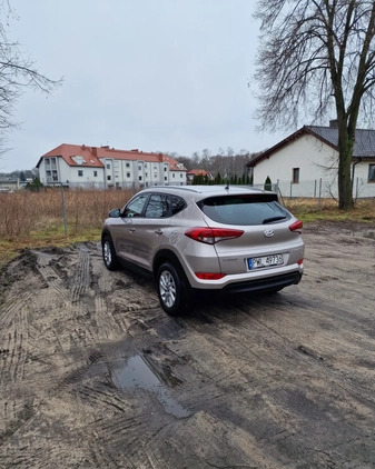 Hyundai Tucson cena 66420 przebieg: 150000, rok produkcji 2016 z Wolsztyn małe 106